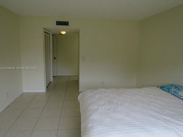 205 LAKEVIEW DR 202, Weston, FL 33326