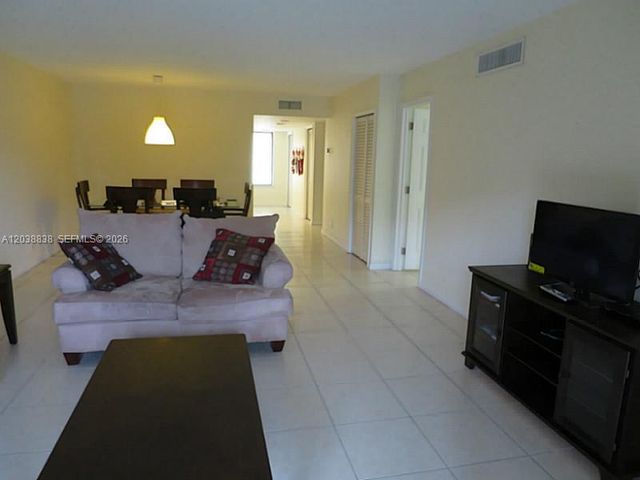 205 LAKEVIEW DR 202, Weston, FL 33326
