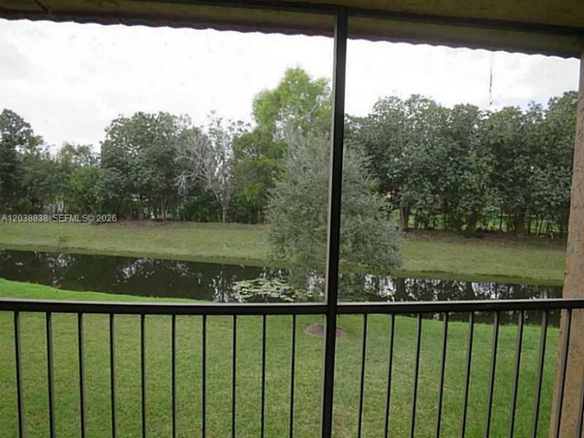 205 LAKEVIEW DR 202, Weston, FL 33326