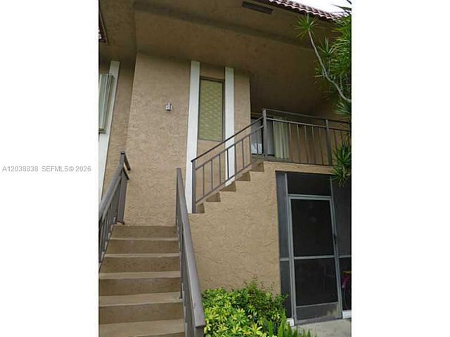 205 LAKEVIEW DR 202, Weston, FL 33326