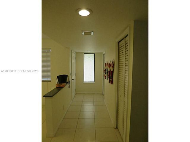 205 LAKEVIEW DR 202, Weston, FL 33326