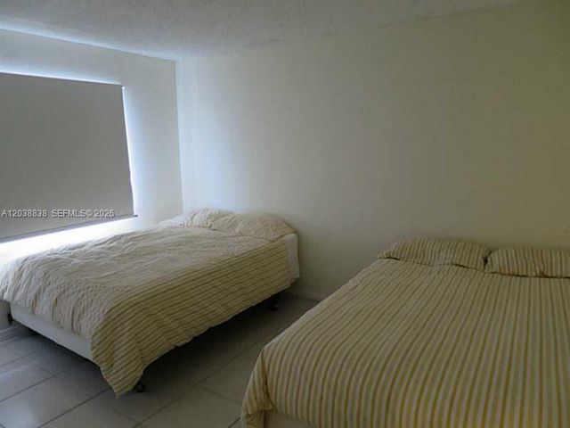 205 LAKEVIEW DR 202, Weston, FL 33326