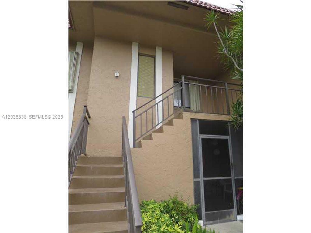 205 LAKEVIEW DR 202, Weston, FL 33326