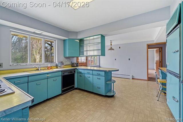 34550 Freedom Road, Farmington, MI 48335