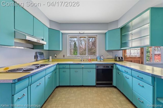 34550 Freedom Road, Farmington, MI 48335