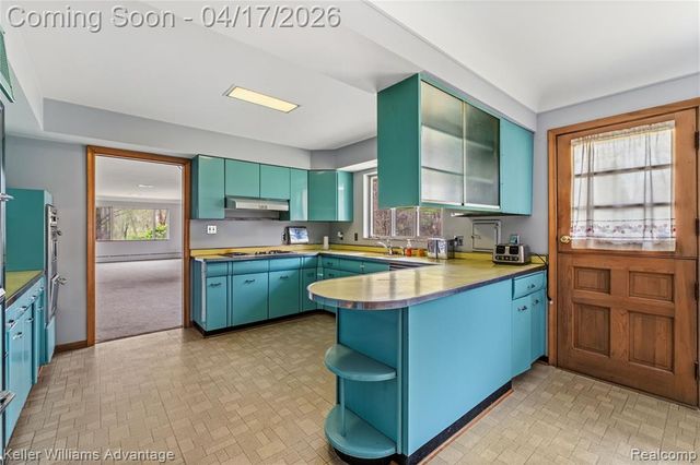 34550 Freedom Road, Farmington, MI 48335