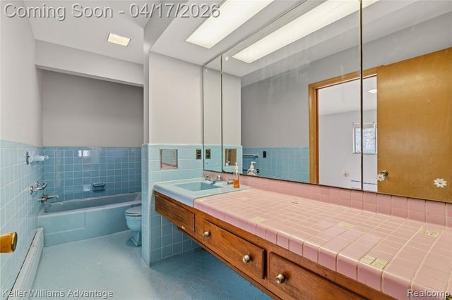 34550 Freedom Road, Farmington, MI 48335