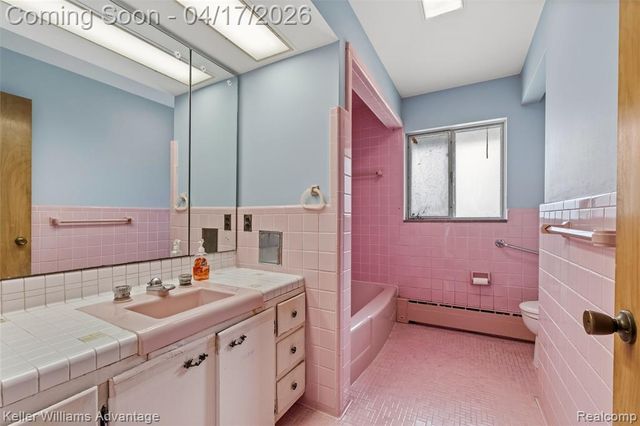 34550 Freedom Road, Farmington, MI 48335