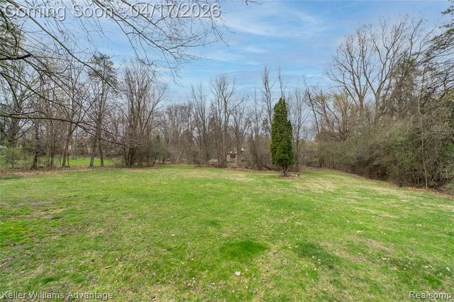 34550 Freedom Road, Farmington, MI 48335