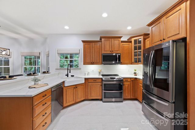 21 Hope Road, Weaverville, NC 28787