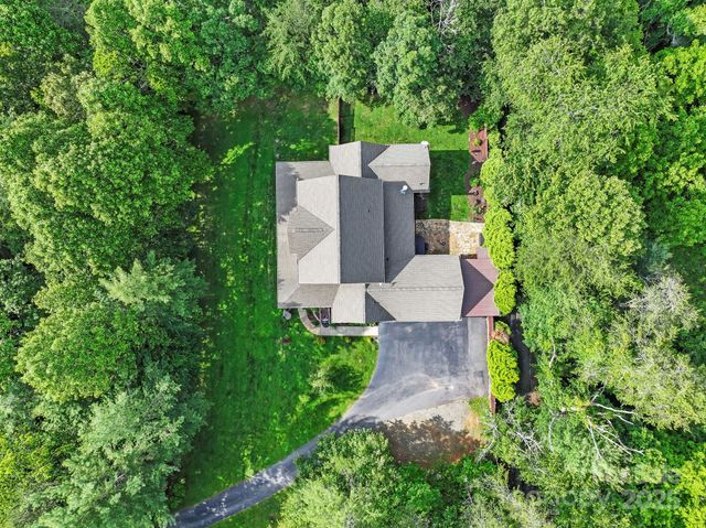 21 Hope Road, Weaverville, NC 28787