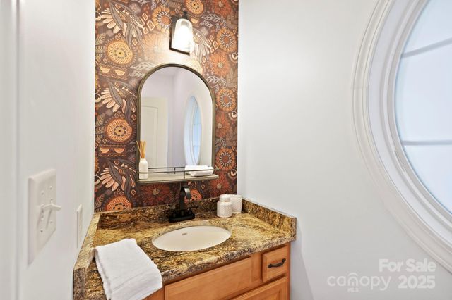 21 Hope Road, Weaverville, NC 28787