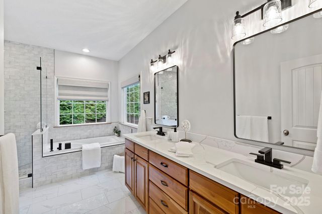 21 Hope Road, Weaverville, NC 28787