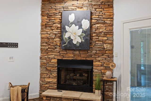 21 Hope Road, Weaverville, NC 28787