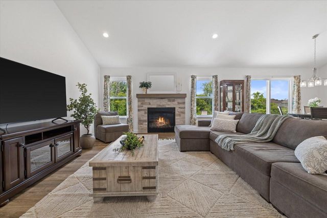 364 Kiddle LANE, Union Grove, WI 53182