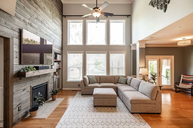 1077 Avery Trace Cir, Hendersonville, TN 37075