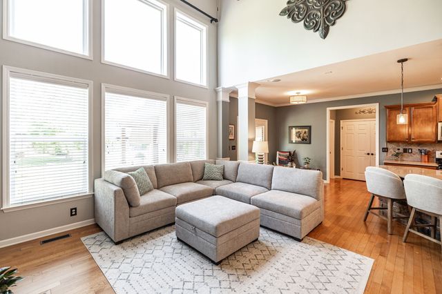 1077 Avery Trace Cir, Hendersonville, TN 37075