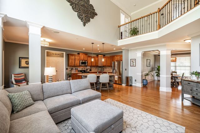 1077 Avery Trace Cir, Hendersonville, TN 37075