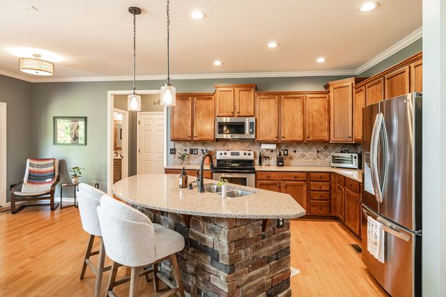 1077 Avery Trace Cir, Hendersonville, TN 37075