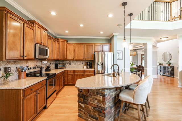1077 Avery Trace Cir, Hendersonville, TN 37075
