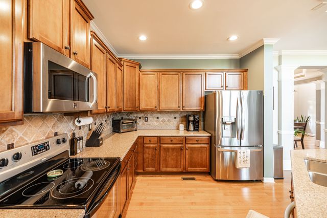 1077 Avery Trace Cir, Hendersonville, TN 37075