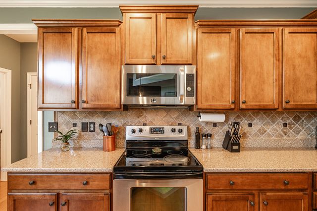 1077 Avery Trace Cir, Hendersonville, TN 37075