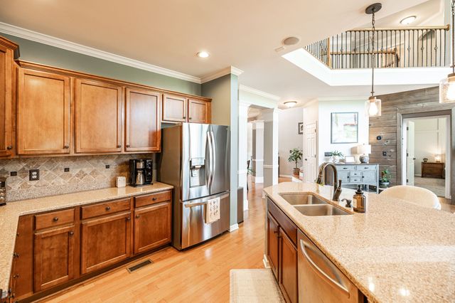 1077 Avery Trace Cir, Hendersonville, TN 37075