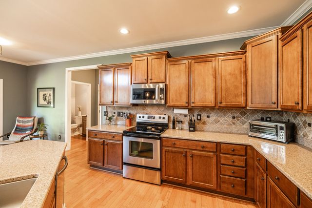 1077 Avery Trace Cir, Hendersonville, TN 37075