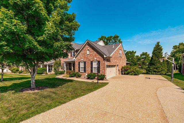 1077 Avery Trace Cir, Hendersonville, TN 37075