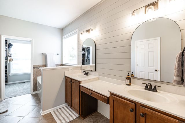 1077 Avery Trace Cir, Hendersonville, TN 37075