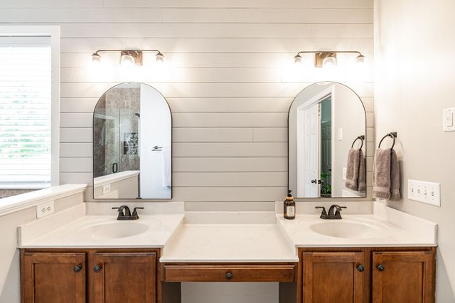 1077 Avery Trace Cir, Hendersonville, TN 37075