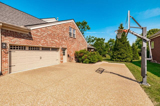 1077 Avery Trace Cir, Hendersonville, TN 37075