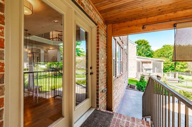 1077 Avery Trace Cir, Hendersonville, TN 37075