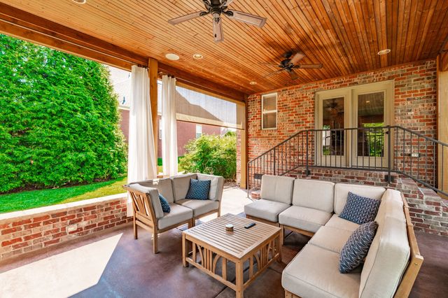 1077 Avery Trace Cir, Hendersonville, TN 37075