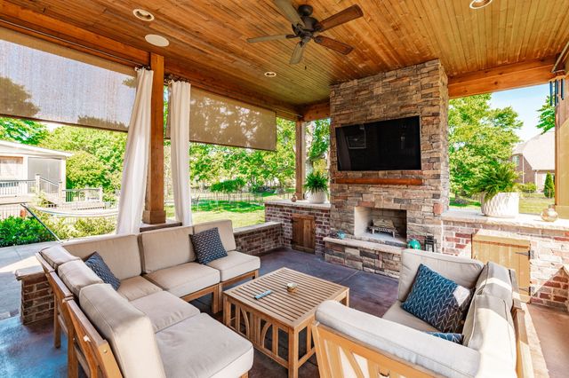 1077 Avery Trace Cir, Hendersonville, TN 37075