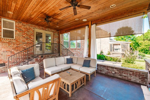 1077 Avery Trace Cir, Hendersonville, TN 37075