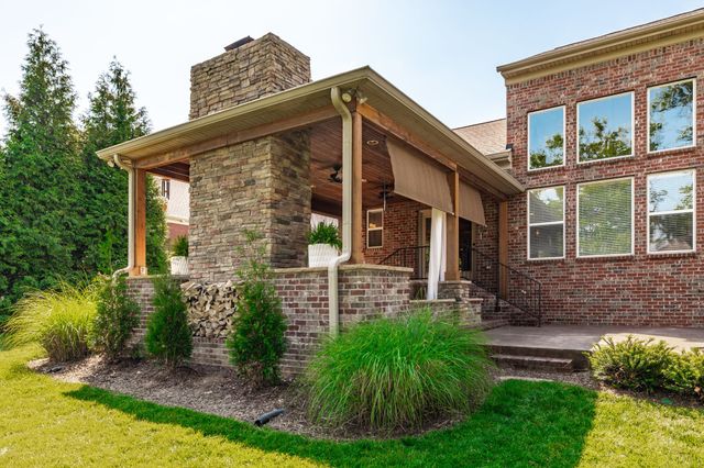 1077 Avery Trace Cir, Hendersonville, TN 37075