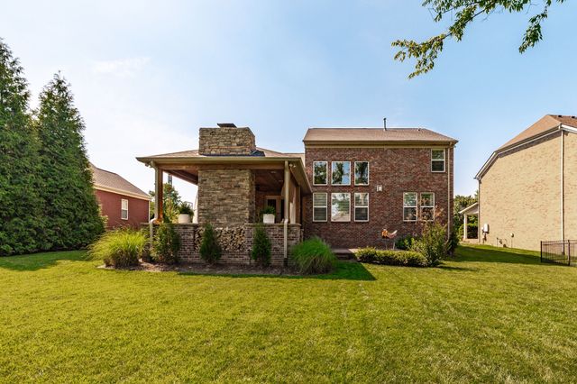 1077 Avery Trace Cir, Hendersonville, TN 37075