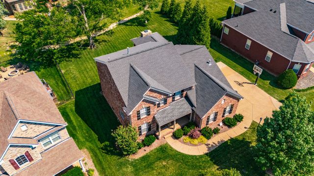 1077 Avery Trace Cir, Hendersonville, TN 37075