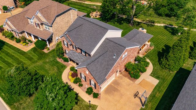 1077 Avery Trace Cir, Hendersonville, TN 37075