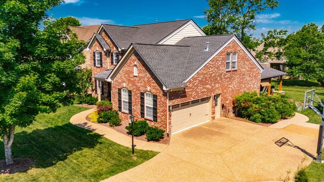 1077 Avery Trace Cir, Hendersonville, TN 37075