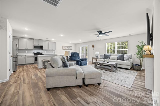 1183 Blackburn Circle 148, Edgemoor, SC 29712