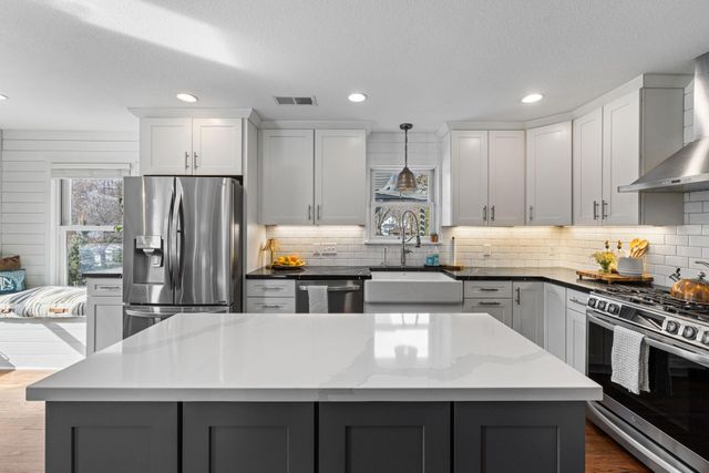 315 Juneau Lane N, Plymouth, MN 55447