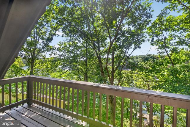 233 SUNSET CIR, Cross Junction, VA 22625