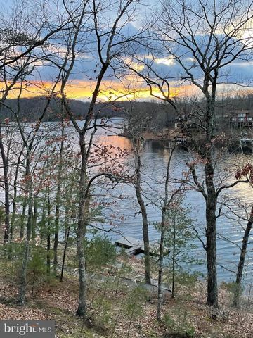 233 SUNSET CIR, Cross Junction, VA 22625