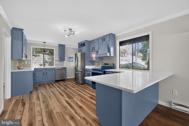 233 SUNSET CIR, Cross Junction, VA 22625