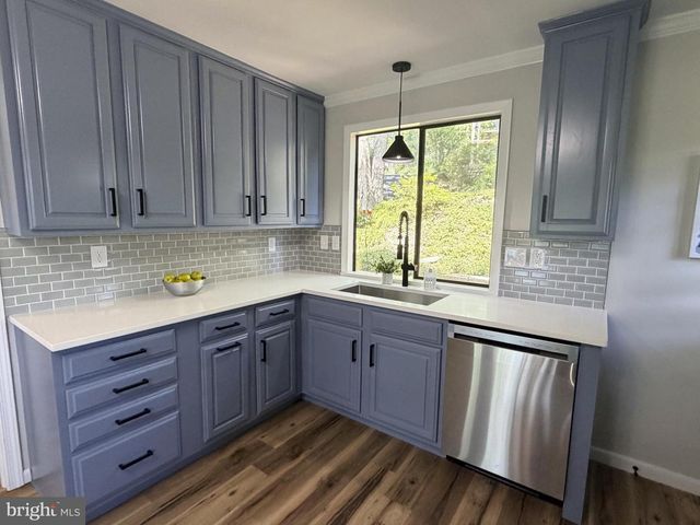 233 SUNSET CIR, Cross Junction, VA 22625