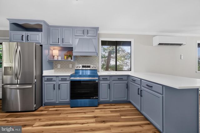 233 SUNSET CIR, Cross Junction, VA 22625