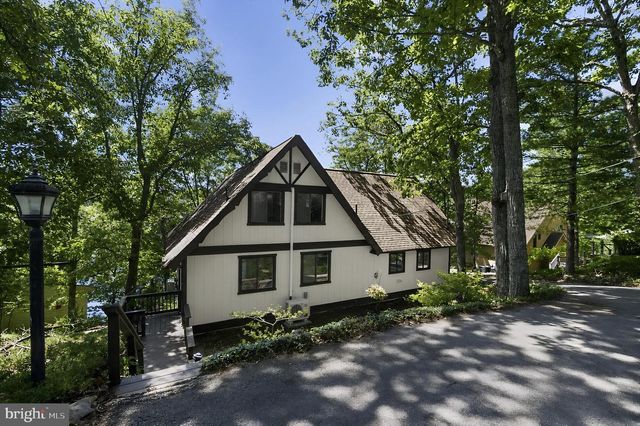 233 SUNSET CIR, Cross Junction, VA 22625