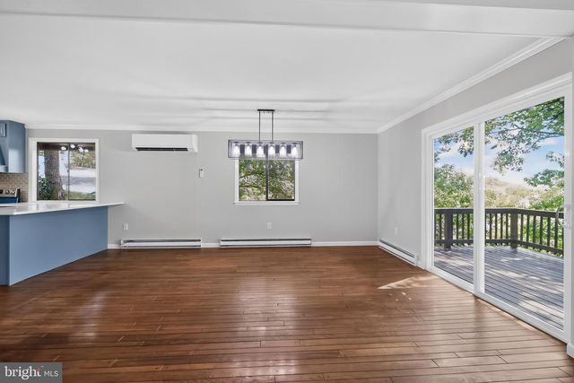 233 SUNSET CIR, Cross Junction, VA 22625